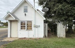 104 S MAIN Street, Smithfield, IL 61477
