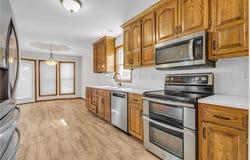 9613 N Locust Drive, Kansas City, MO 64155