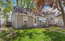 927 G Ave NW, CedarRapids, IA 52405