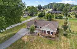 195 Ash Dr, Christiansburg, VA 24073