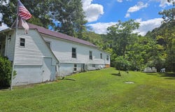 33 Raphael Lane, SQUIRE, WV 24884