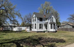 121 E 12th St, Larned, KS 67550