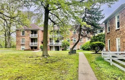 13 Charleston Square, Euclid, OH 44143