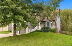620 SE Ashton Drive, Lee's Summit, MO 64063