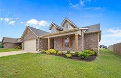 726 Hickory Meadows Avenue, Tontitown, AR 72762