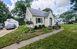 425 N Linden Street, Marshall, MI 49068