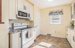 606 E 2nd Street, Lawton, MI 49065