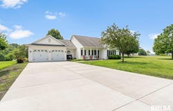 33 Vista Ridge, Petersburg, IL 62675