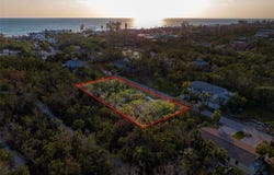 560 GULF BAY ROAD, LONGBOAT KEY, FL 34228