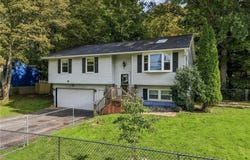 215 Birchwood Boulevard, Baldwinsville, NY 13027