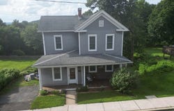 42 Main St, Hampton Boro, NJ 08827