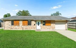 644 GROVEWOOD Drive, Gretna, LA 70056
