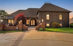 16701 E George Franklyn Drive, Independence, MO 64055