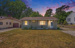 1461 Farnsworth Avenue, Muskegon, MI 49442