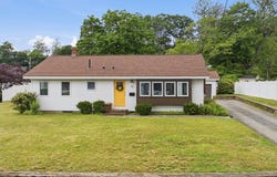 40 Pine St, Hudson, MA 01749