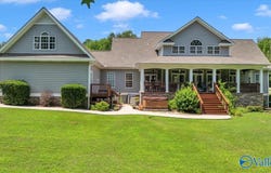 2339 Lookout Mountain Drive, Scottsboro, AL 35769