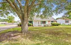1054 Hebert Avenue, Breaux Bridge, LA 70517