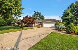 18241 Dunblaine Avenue, Beverly Hills, MI 48025