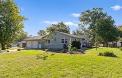 1606 NE 68TH Place, Gladstone, MO 64118