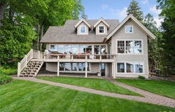 19820 Lakeview Avenue, Deephaven, MN 55331