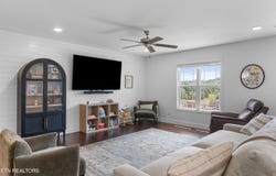 137 Storm Lane, Jacksboro, TN 37757