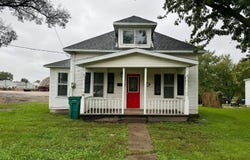 404 S Railroad Street, Bloomfield, IA 52537