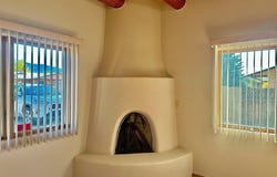 504 B Apache St, Taos, NM 87571