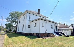 934 Parrish Street, Uhrichsville, OH 44683