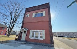 302 N Cedar St, New Castle, PA 16102