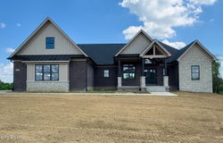 27 Dalton Dr, Fisherville, KY 40023