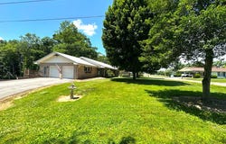 301 Mountain View Ave, Rural Retreat, VA 24368