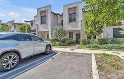 879 NE 211th St, Miami, FL 33179