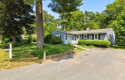 8 Homestead Rd, Middleboro, MA 02346