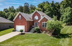 631 Chieftain Dr, Louisville, KY 40118
