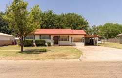 909 S Madden Street, Shamrock, TX 79079