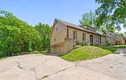 6731 Cottonwood Drive, Shawnee, KS 66216