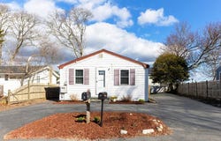10 Regent Ave, Wareham, MA 02571