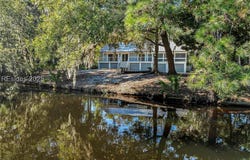10 Hunt Club Court, Hilton Head Island, SC 29928