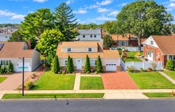 545 KINGS AVE, Massapequa, NY 11758