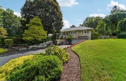 20 Nokomis Ave, Oakland Boro, NJ 07436-2136