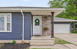 905 F Avenue, Grundy Center, IA 50638