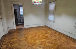 8931 184th St, Hollis, NY 11423