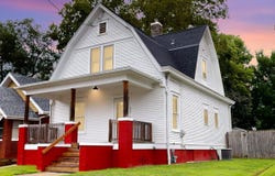 805 W ARMSTRONG Avenue, Peoria, IL 61606