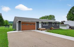 318 10th Street E, Wabasha, MN 55981