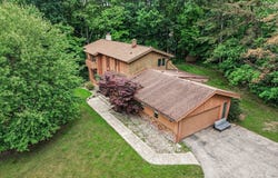 540 Roundtree Drive NE, Ada, MI 49301