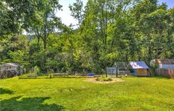2128 Stoops Ct, Apollo Boro, PA 15673