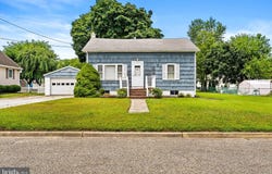 112 DOUGLAS AVENUE, HAMILTON, NJ 08619