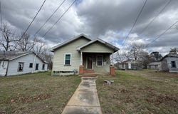 1138 Fitzhugh, Paris, TX 75460