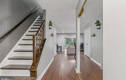 91 PEAR TREE LA, FRANKLIN PARK, NJ 08823