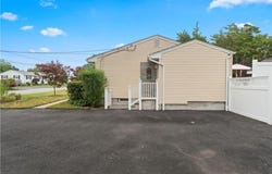 64 Deerfield Drive, Warwick, RI 02886